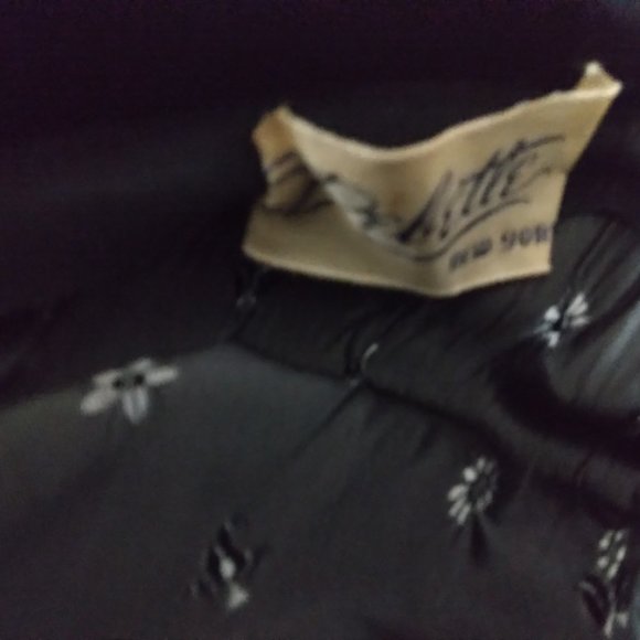 Vintage White House Black Market black velvet capelet with Debette Cloche Hat - Picture 9 of 12